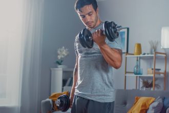 إذا كنت لا ترى نتائج في تدريب وزنك ، فجرب هاتين الطريقتين لاكتساب المزيد من العضلات