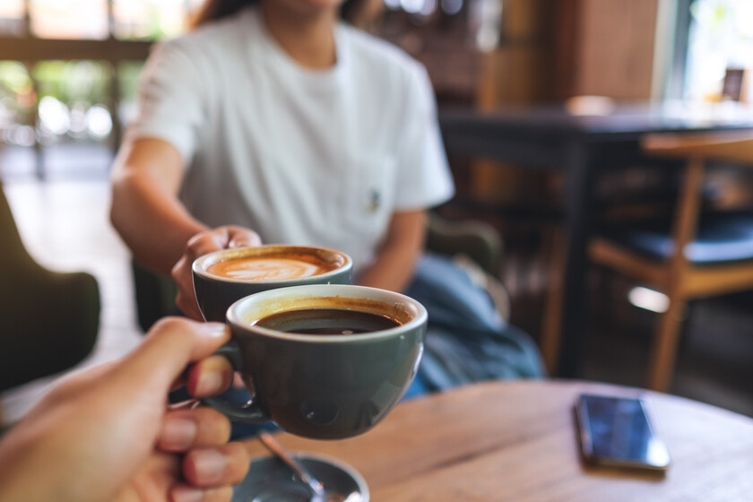 القهوة منزوعة الكافيين والكافيين: أيهما أكثر صحة؟