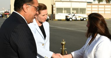 مدبولى يستقبل رئيسة وزراء الدنمارك بمطار القاهرة