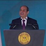 الرئيس السيسي يداعب المشاركين فى حفل "كتف فى كتف": "هنقعد نحب بعض.. شكرا"