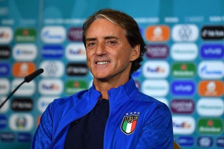 تعليق مفاجئ من مدرب إيطاليا بخصوص الجماهير قبل مواجهة إنجلترا بتصفيات أمم أوروبا