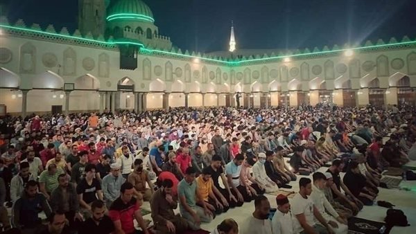 الجامع الأزهر يستقبل المصلين لأداء أول صلاة تراويح خلال رمضان