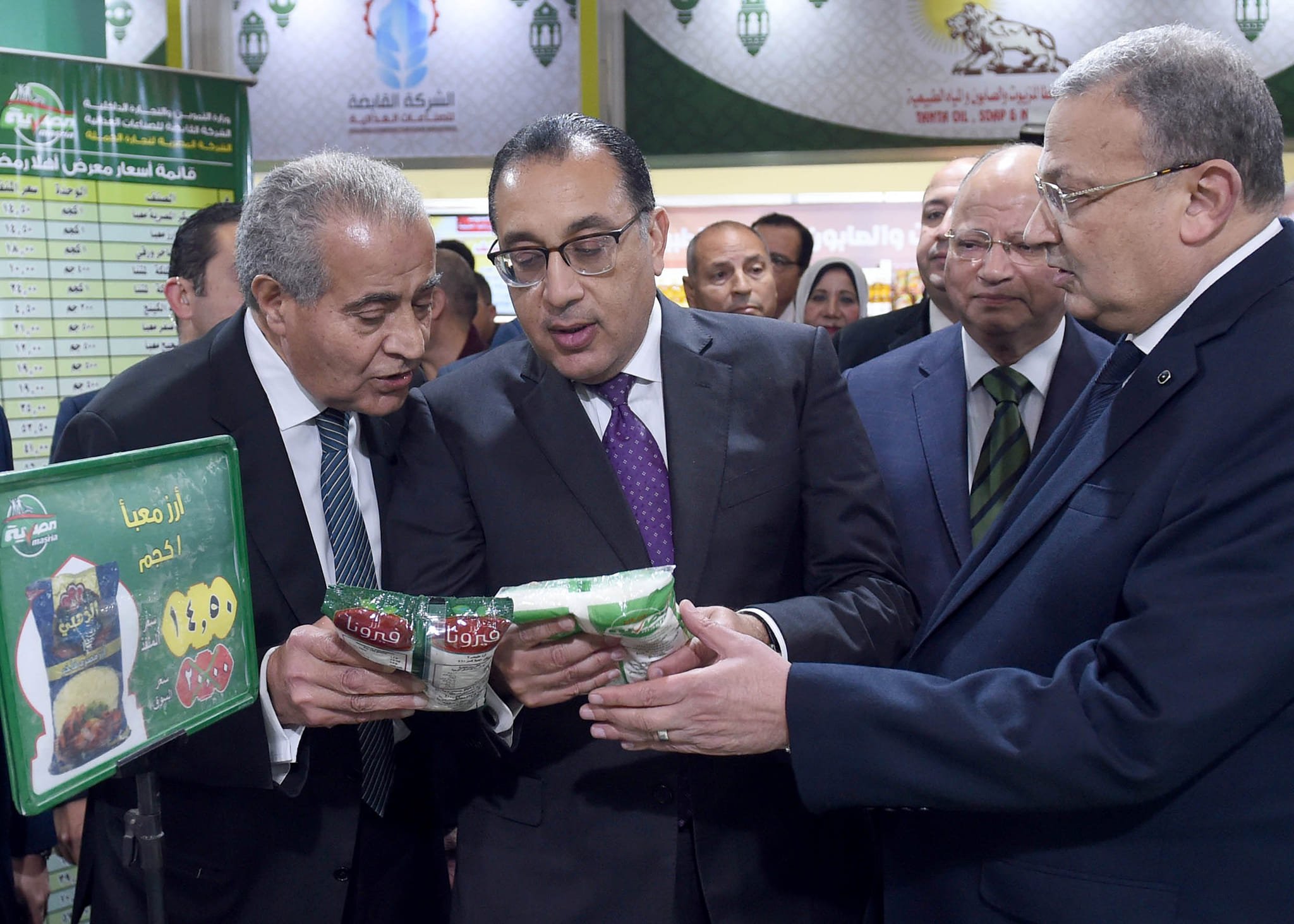 وزير التموين يحذر من إعادة بيع سلع «أهلا رمضان» في المحال التجارية
