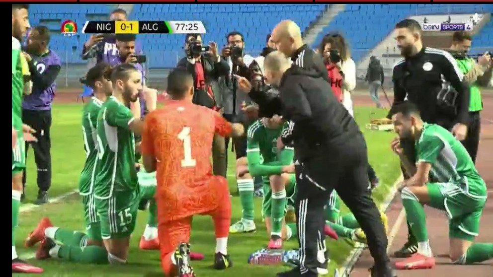 فيديو.. توقف مباراة الجزائر والنيجر من أجل الإفطار