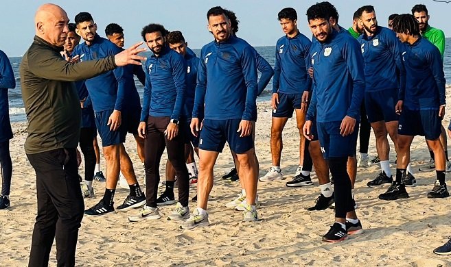المصري يستعد لمباراة الزمالك بتدريب على شواطئ بورسعيد
