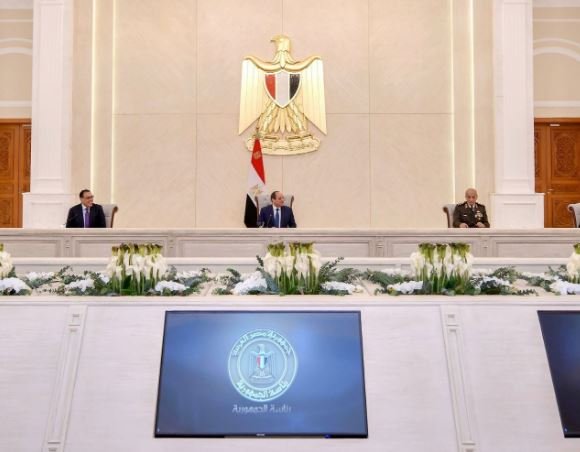 الرئيس السيسي يجتمع بالحكومة في العاصمة الإدارية الجديدة