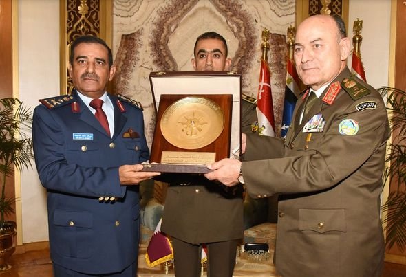 الفريق أسامة عسكر يستقبل رئيس أركان القوات المسلحة القطرية