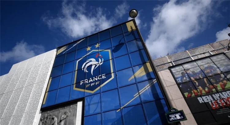 فرنسا تمنع إيقاف المباريات في رمضان لكسر صيام اللاعبين