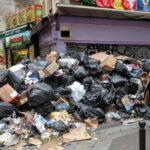 بسبب الإضرابات.. القمامة تغرق عاصمة العطور الفرنسية