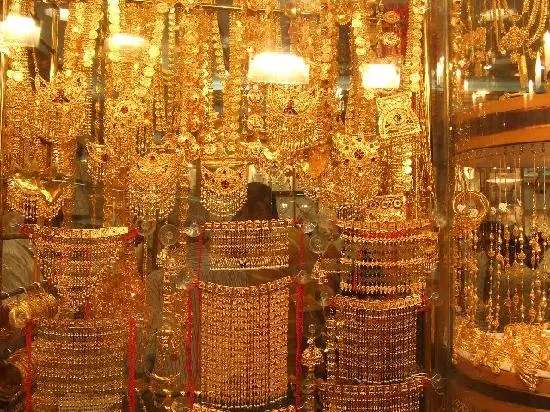 سعر الذهب في الإمارات 30 مارس 2023.. عيار 21 يسجل 203.32 درهما