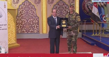 الرئيس السيسى يكرم عددا من جنود ومقاتلي قوات شرق القناة لمكافحة الإرهاب