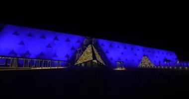 إضاءة المتحف المصري الكبير بالأزرق احتفالا باليوم العالمي للتوعية بالتوحد