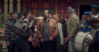 الصفارة الحلقة 13.. أحمد أمين ينقذ نفسه من الموت وينتقل لشخصية رجل خرج من السجن