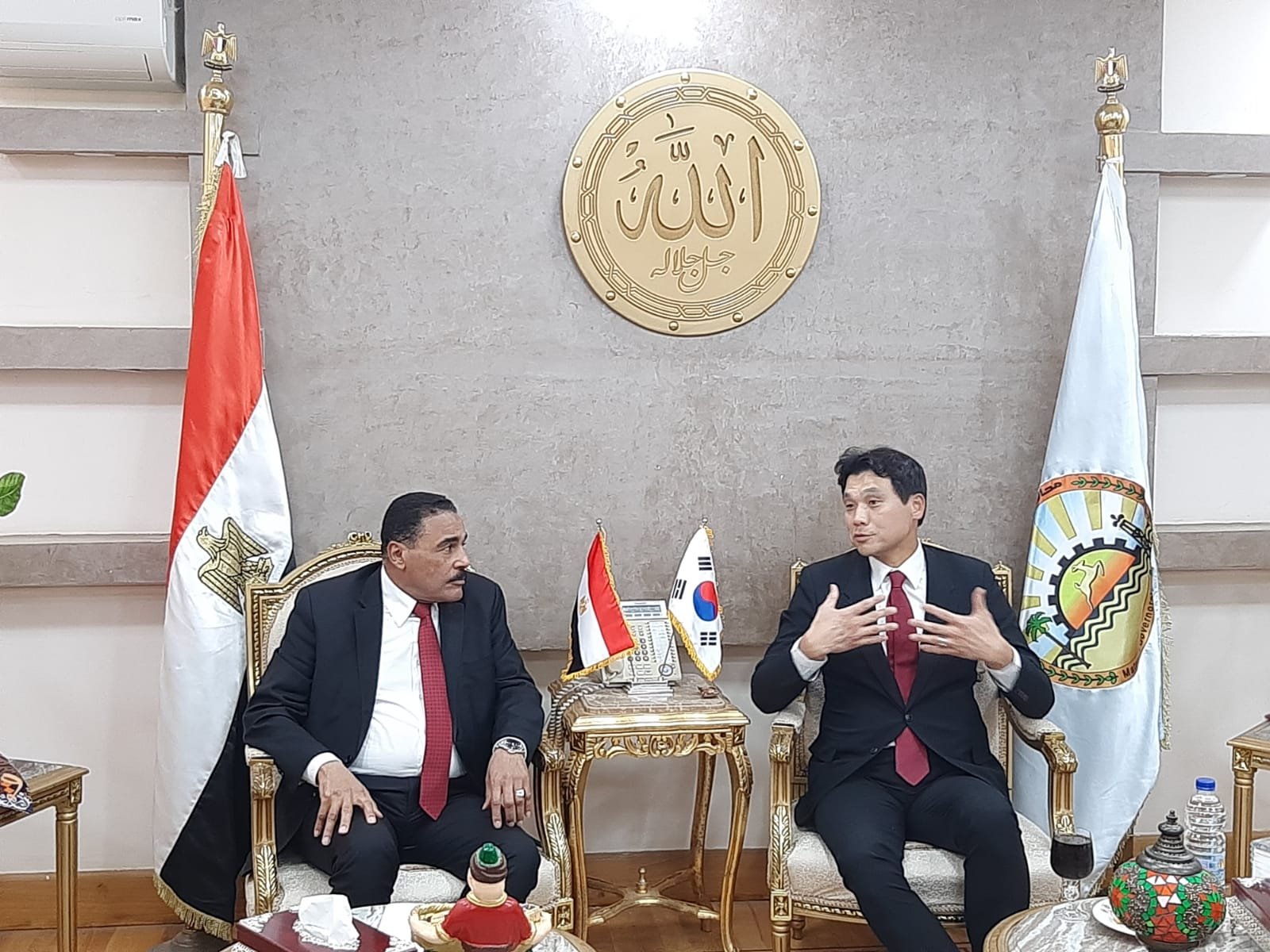 السفير الكوري يزور مرسى مطروح.. ويعد بمراجعة إرشادات السفر في سيوة