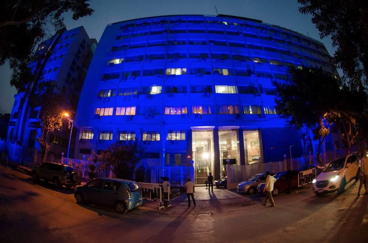 اليوم العالمي للتوحد.. إضاءة مبنى وزارة التضامن بالأزرق