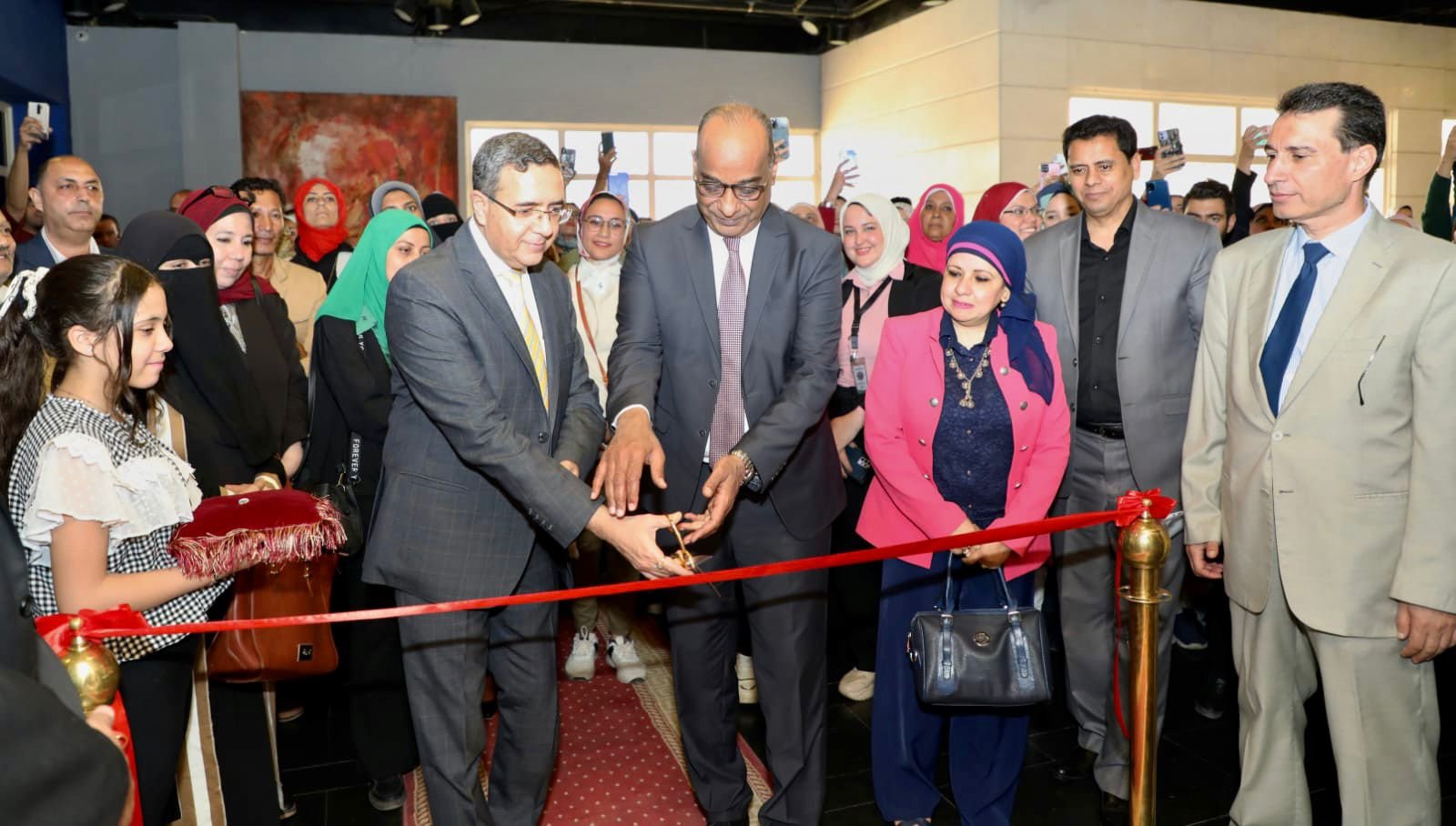 وزارة التربية والتعليم والسفارة الهندية بالقاهرة تنظمان معرض «لمحات من الهند للمعلمين»