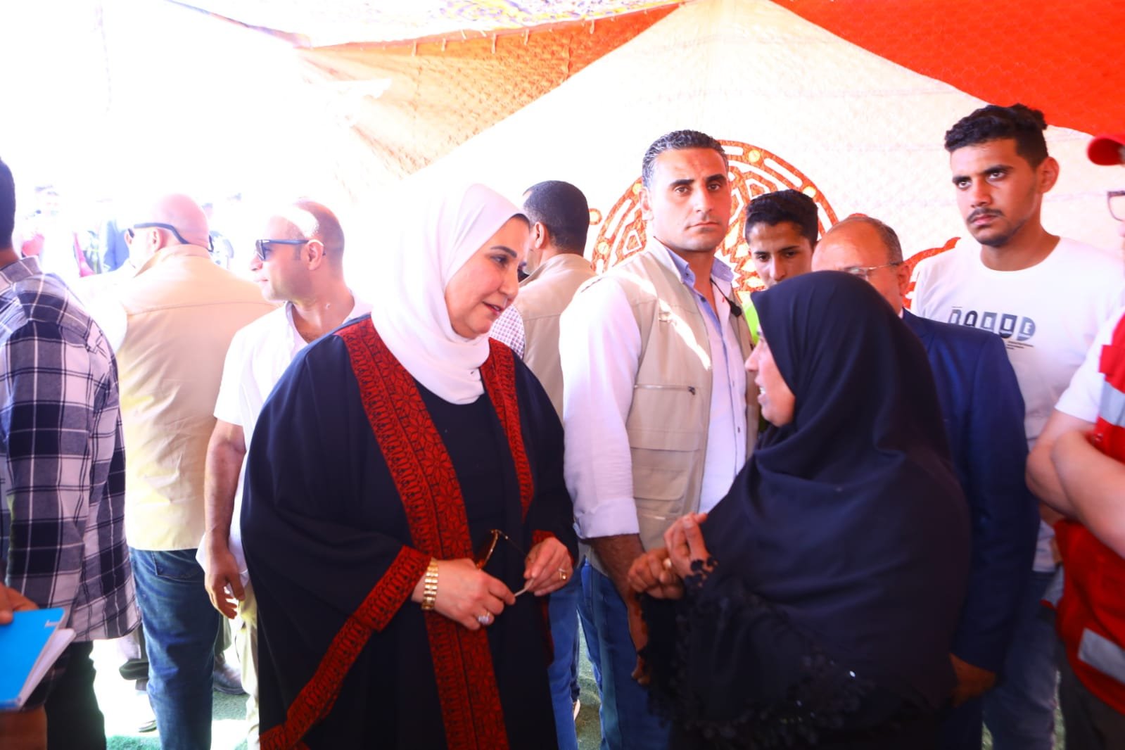 في إطار الاحتفال بالعيد القومي للمحافظة.. نيفين القبّاج تشارك في افتتاح سباق الهجن في شمال سيناء