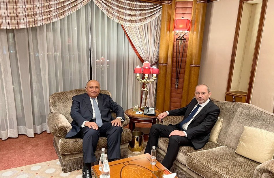 وزير الخارجية يلتقي نظيريه الأردني والعماني قبيل بدء الاجتماع التشاوري بجدة