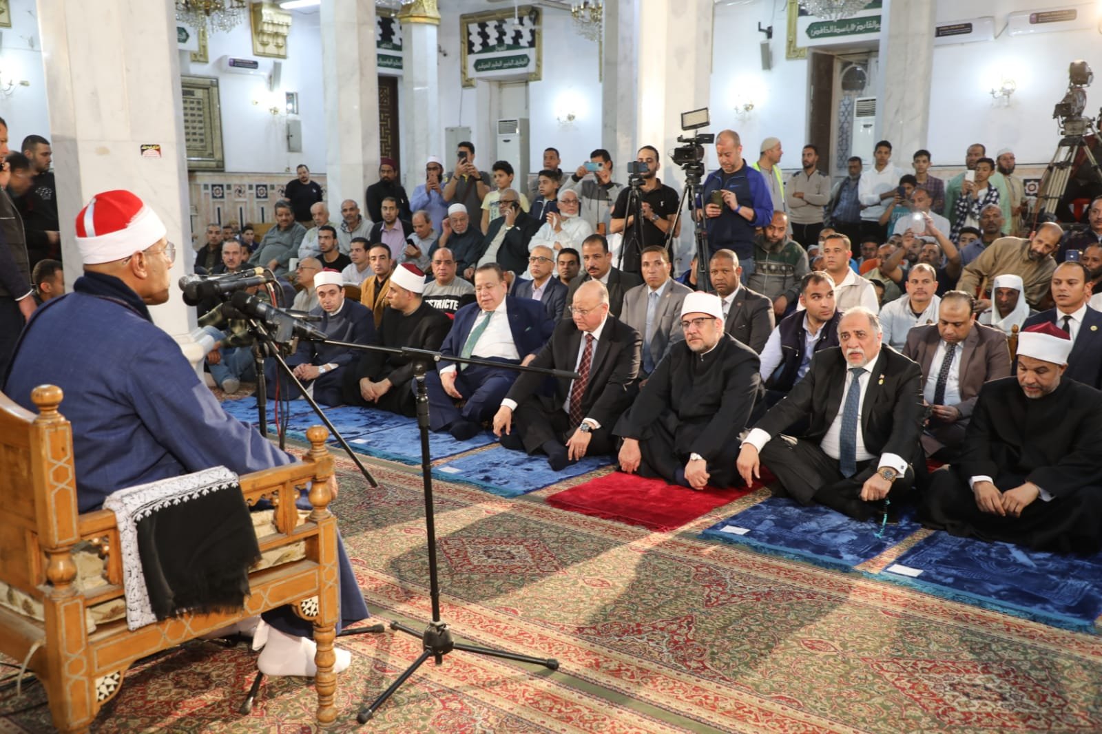 محافظ القاهرة يشهد الاحتفال بذكرى غزوة بدر في مسجد السيدة نفيسة