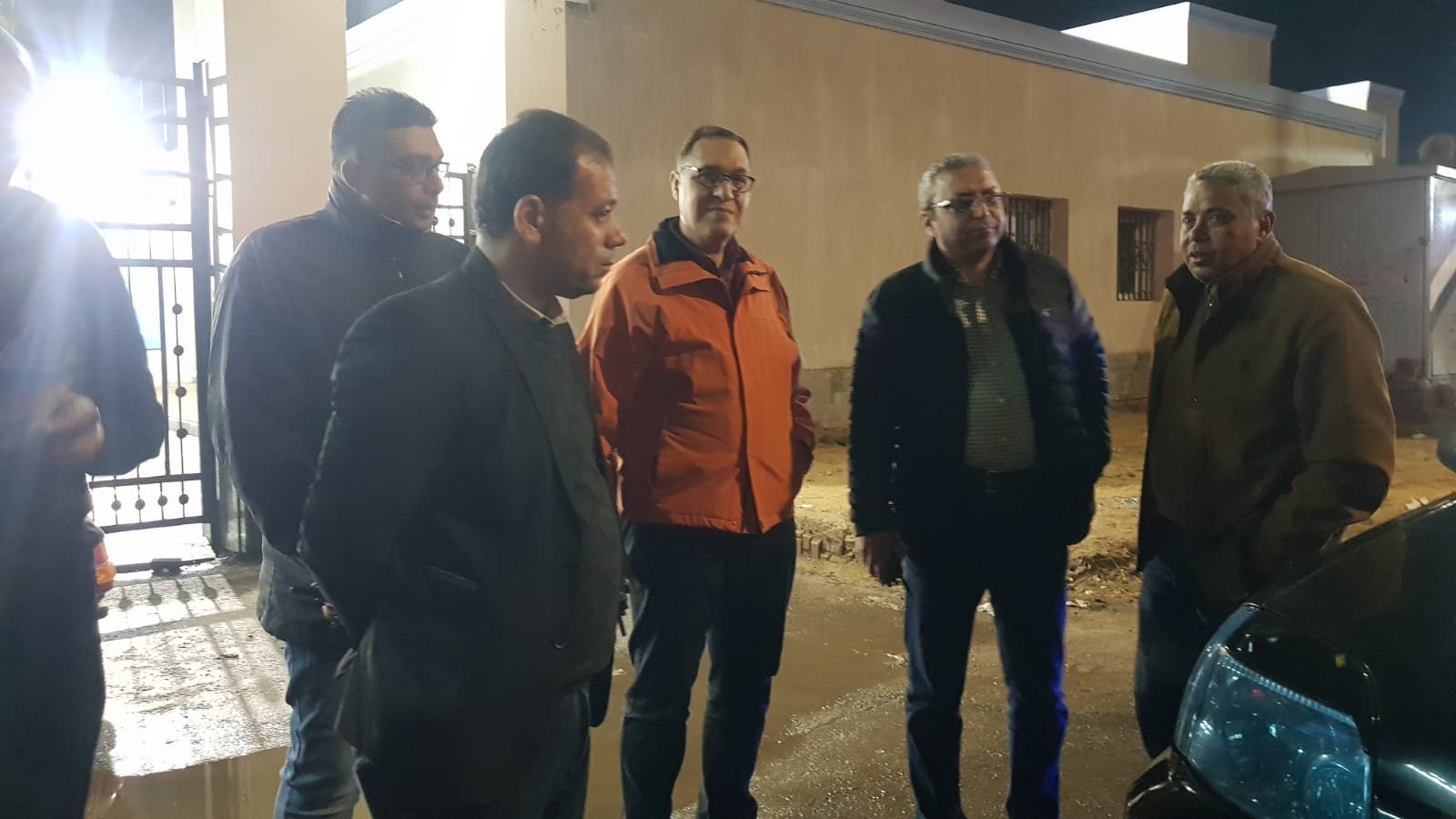 رئيس مياه الغربية يتفقد أعمال رفع مياه الأمطار في المحلة وطنطا