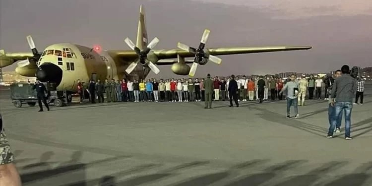 خلال 24 ساعة.. وصول الطائرة الـ 11 لإجلاء المصريين من السودان