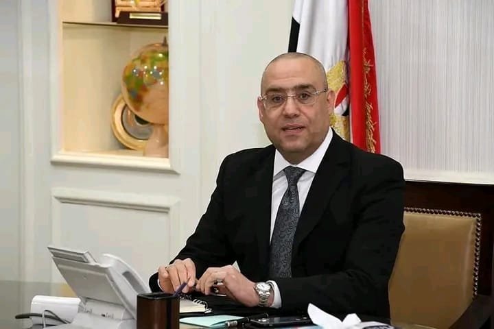 وزير الإسكان: دفع العمل بالمشروعات الخدمية والطرق بمدينة العبور الجديدة