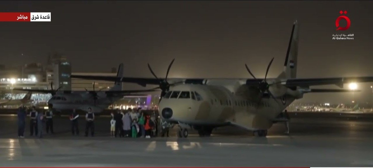 وصول الطائرة السادسة لنقل المصريين من السودان إلى قاعدة شرق القاهرة