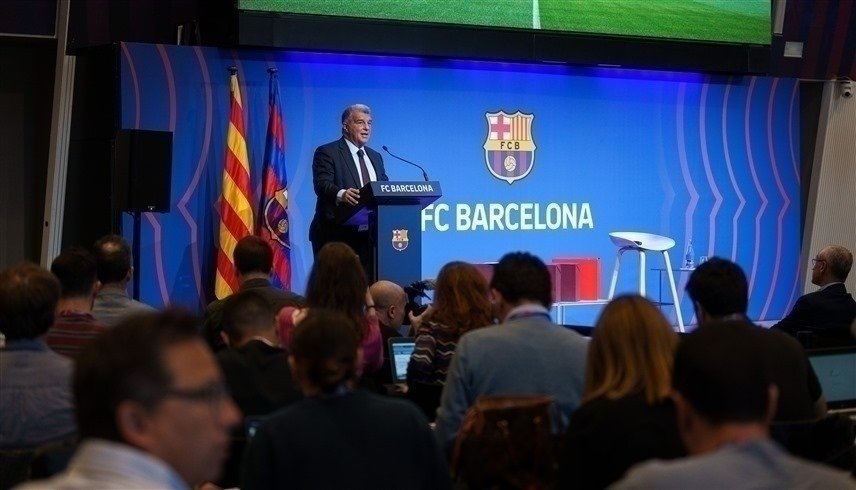 رئيس نادي برشلونة يواصل سياسة ترشيد النفقات ويغضب جماهير البارسا