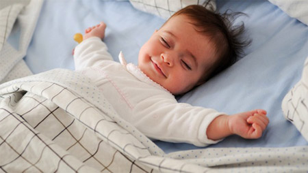 أسباب اهتزاز الأطراف أثناء النوم عند الأطفال