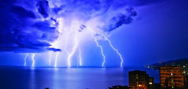 كيف يحدث البرق والرعد ؟