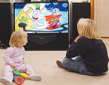 العمر المسموح للطفل بمشاهدة التلفزيون