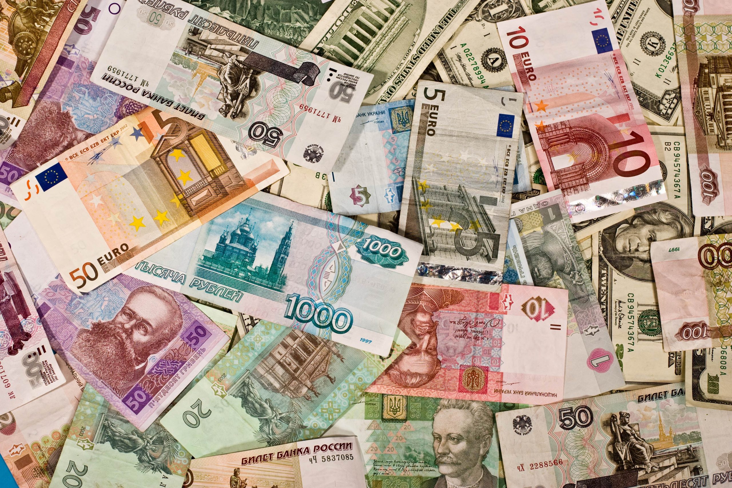 بعض العملات الدولية و الرموز الخاصة بها