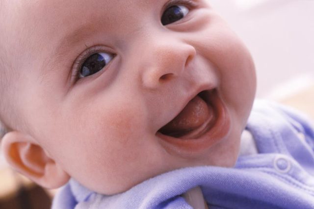 3 مشاكل شائعة لعيون الرضع