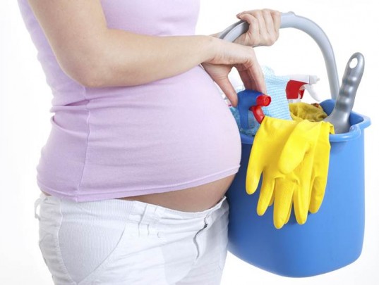 استخدام المنظفات أثناء الحمل