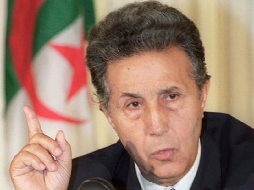 الزعيم أحمد بن بلة اول رئيس جزائري بعد الاستقلال