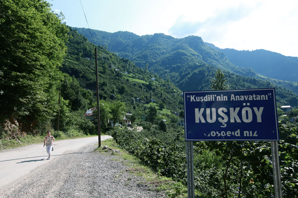 السياحة في قرية “كوسكوي” لغة التواصل فيها هي الصفارة