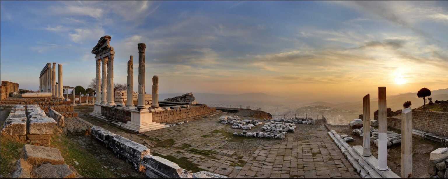 السياحة في مدينة بيرغامون الأثرية في تركيا