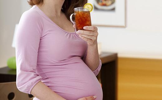الشاي المثلج أثناء الحمل يزيد من فرص موت الجنين
