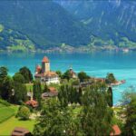 بحيرة ثون في سويسرا