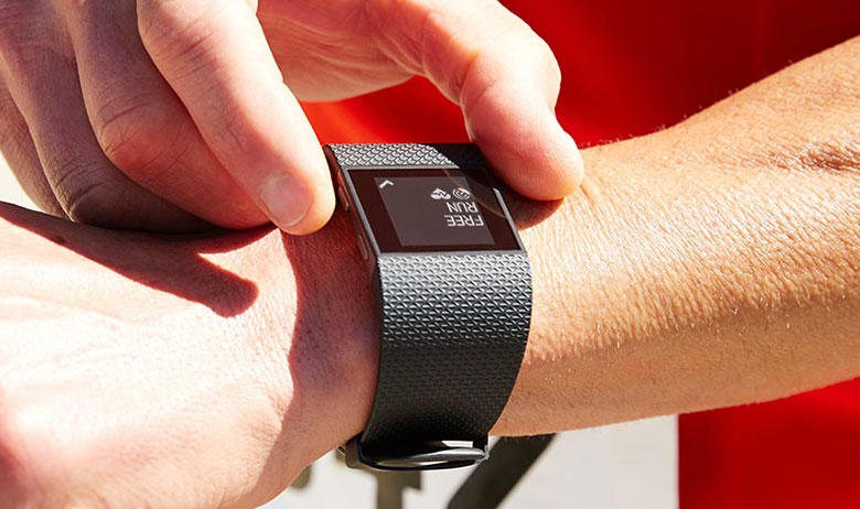 ساعة Fitbit الذكية Surge smartwatch