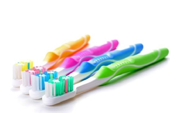 طريقة تنظيف فرشاة الاسنان