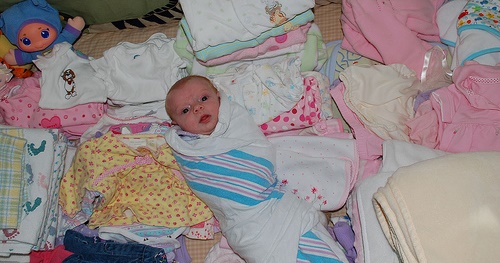 كيف تختارين ملابس طفلك الرضيع