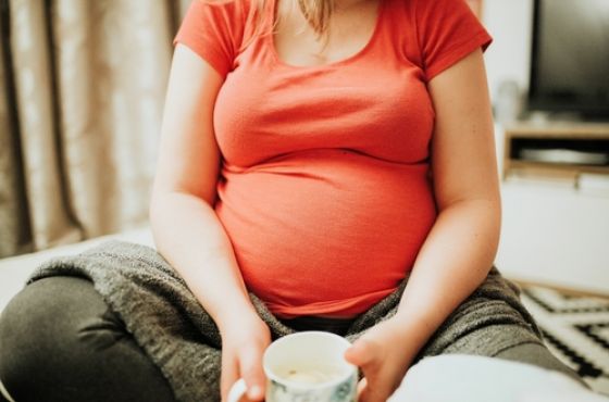 مشكلات جلدية تواجهها المرأة بعد الولادة