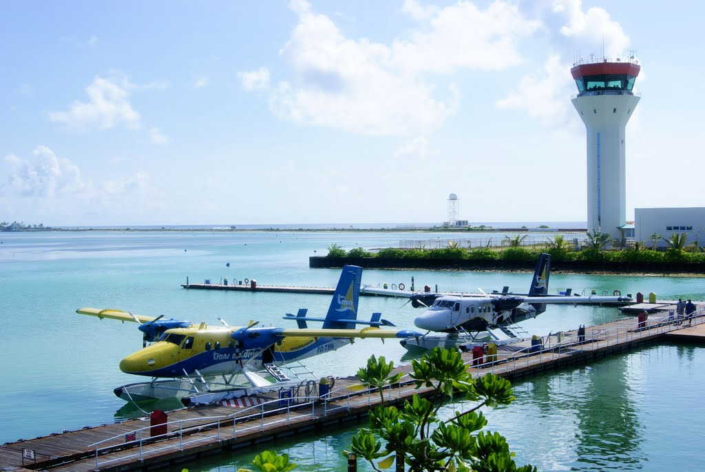 أين يقع مطار جزر المالديف ؟