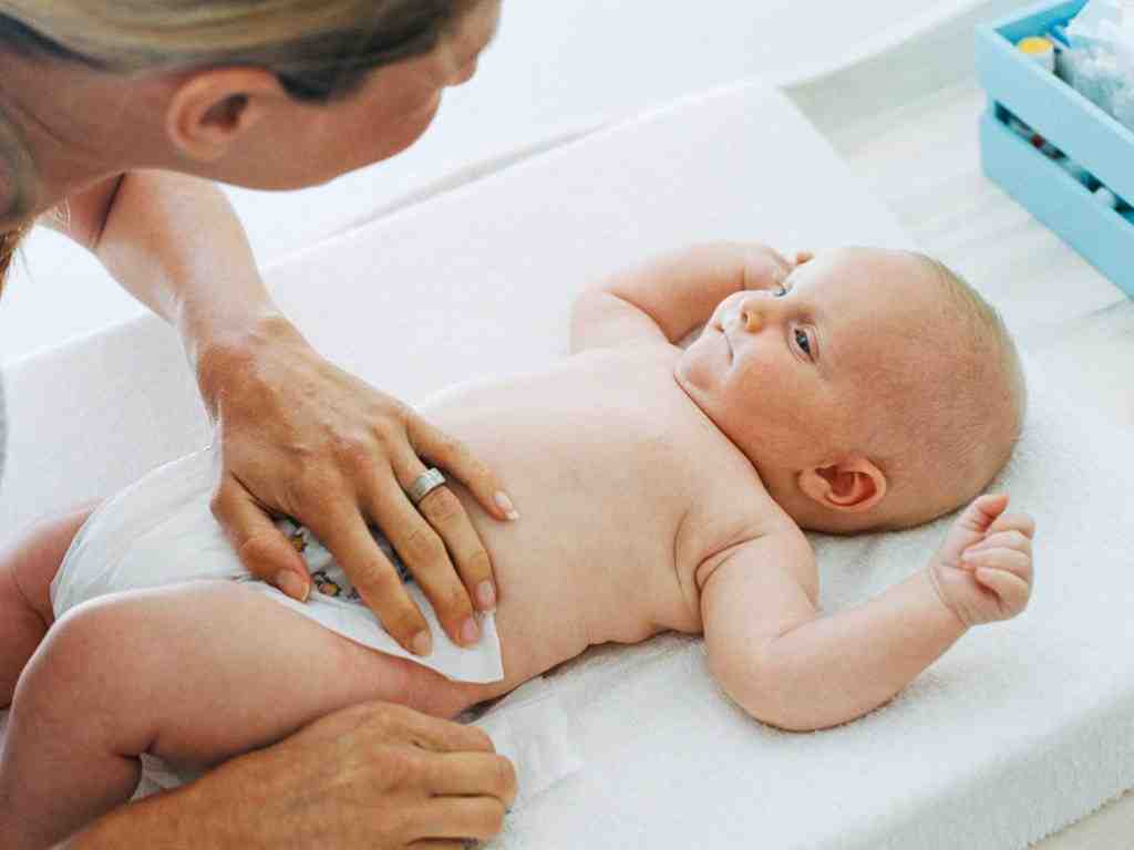 اسباب صعوبة التبرز عند الرضع
