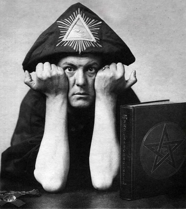 الساحر الشيطاني “آليستر كراولي” (Aleister Crowley)