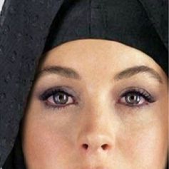 الممثلة الأمريكية “ ليندسي لوهان ” تفكر في اعتناق الإسلام