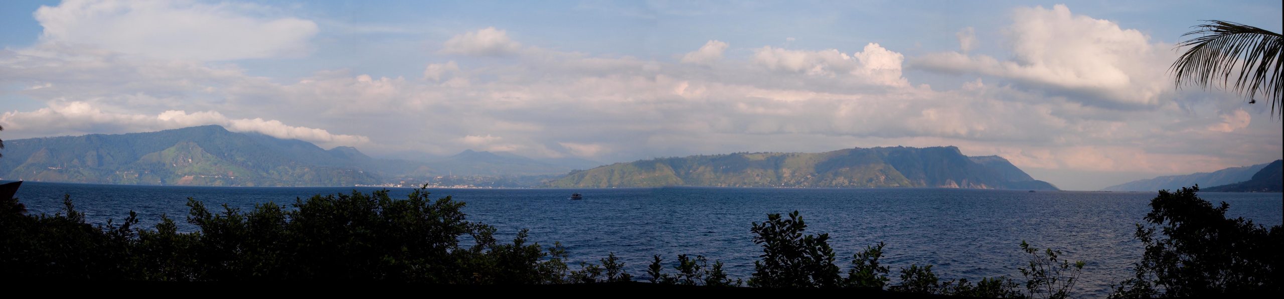 بحيرة توبا البركانية فى اندونسيا