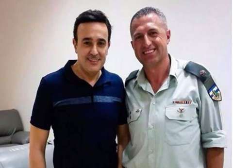 حقيقة صورة صابر الرباعي مع ضابط إسرائيلي