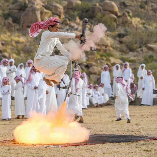 ” خلود الخالدي ” اول سعودية  فوتوغرافية  تصور رقصة التعشير